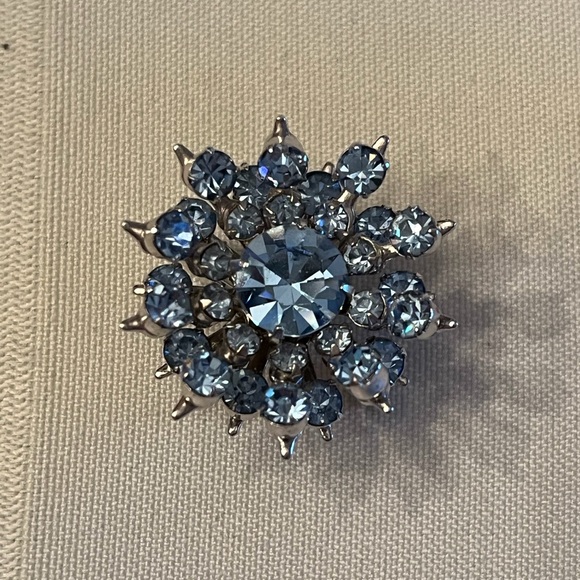 Vintage scatter pins - Picture 2 of 3